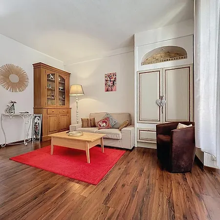 Beautiful In Center * Chantilly