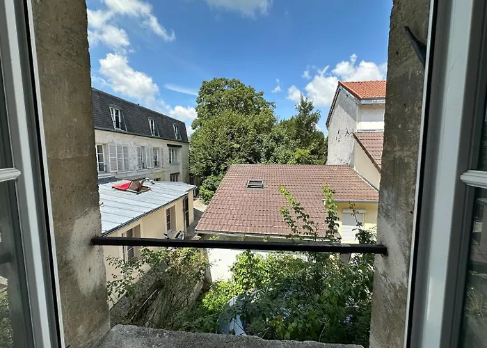 Beautiful In Center *