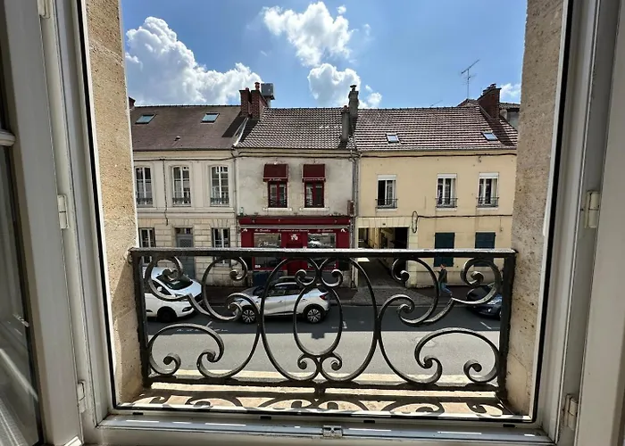 Beautiful In Center * Chantilly